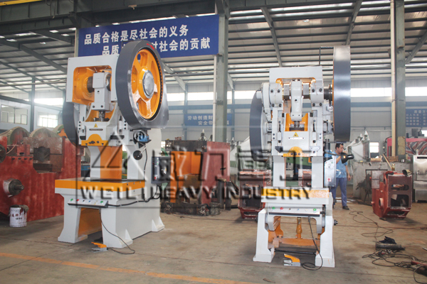 固定臺沖床加工車間