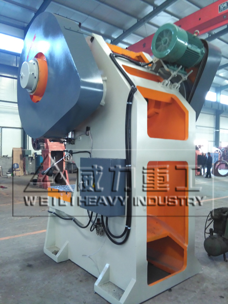 固定臺(tái)沖床背面實(shí)景