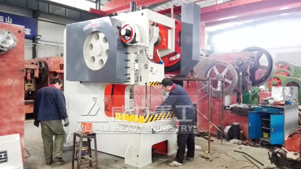 160噸深喉沖床廠家進(jìn)行性能測(cè)試