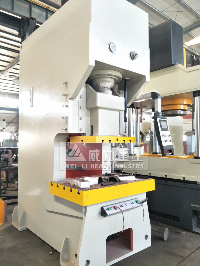 山東威力重工200噸液壓沖床零部件