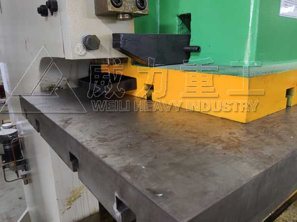 200噸氣動壓力機(jī)組成細(xì)節(jié)