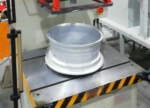 汽車輪轂沖孔加工